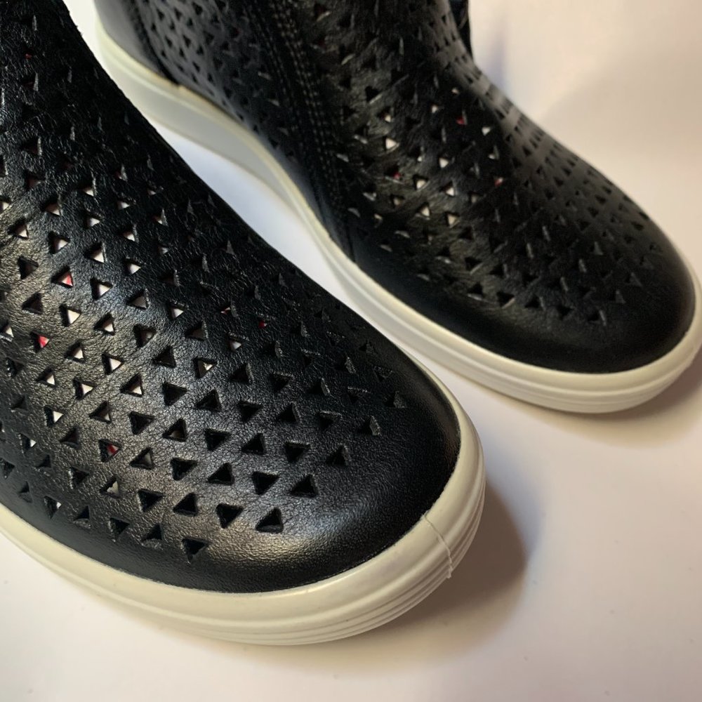 Ecco Womens Black Soft 7 Leather Side Zipper Ankle Casual Sneaker Shoes Size 6 - Picture 4 of 9